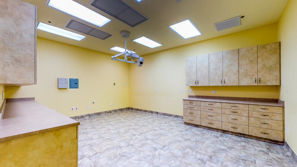 More Photos Of 2555 Montessouri St, Las Vegas Office For Sale