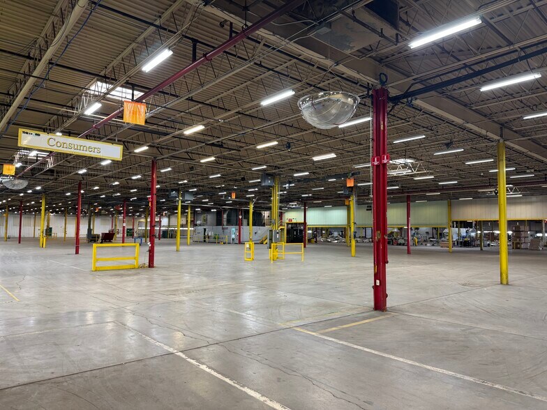 More Photos Of 800 Baker Rd, Dexter Warehouse For Lease