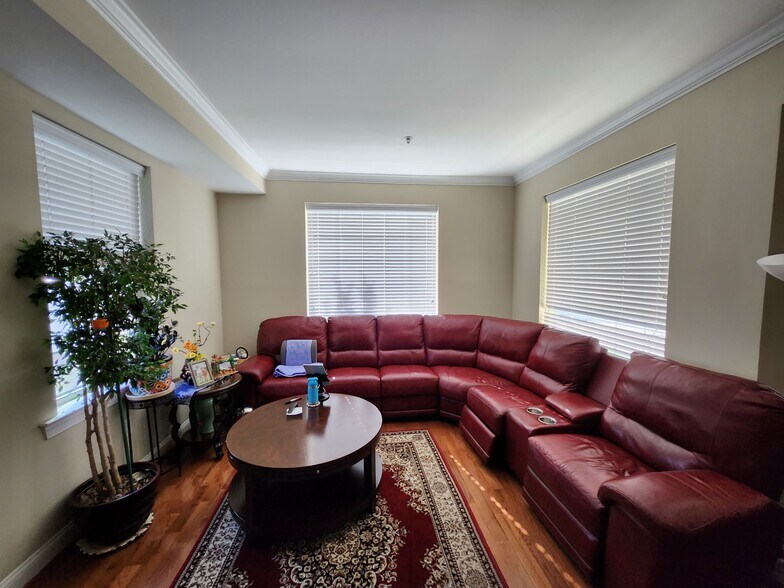 More Photos Of 1901 Pennview Rd, Havertown Flex For Sale