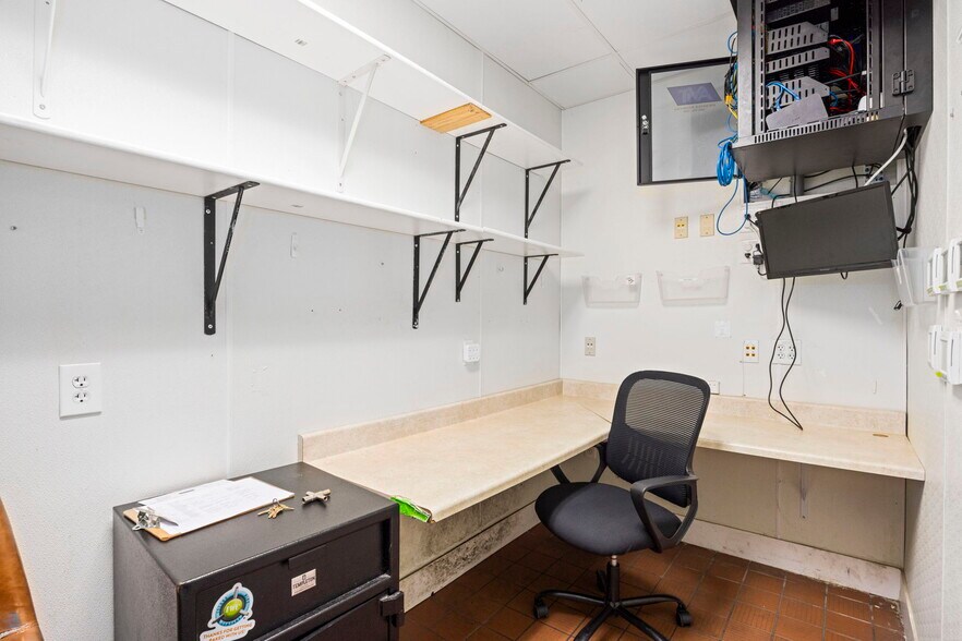 More Photos Of 350 University Blvd, Harrisonburg Freestanding For Sale