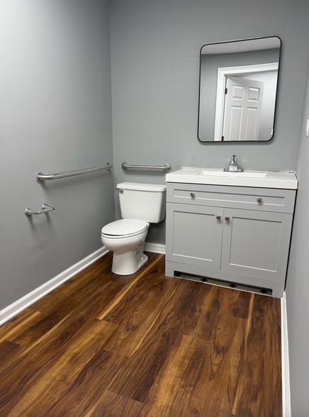 More Photos Of 1235 Boone Hill Rd, Summerville Flex For Lease