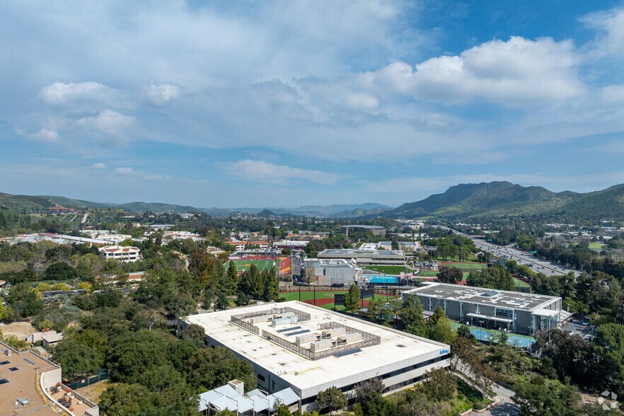 More Photos Of 4553 La Tienda Rd, Westlake Village Light Manufacturing For Sale