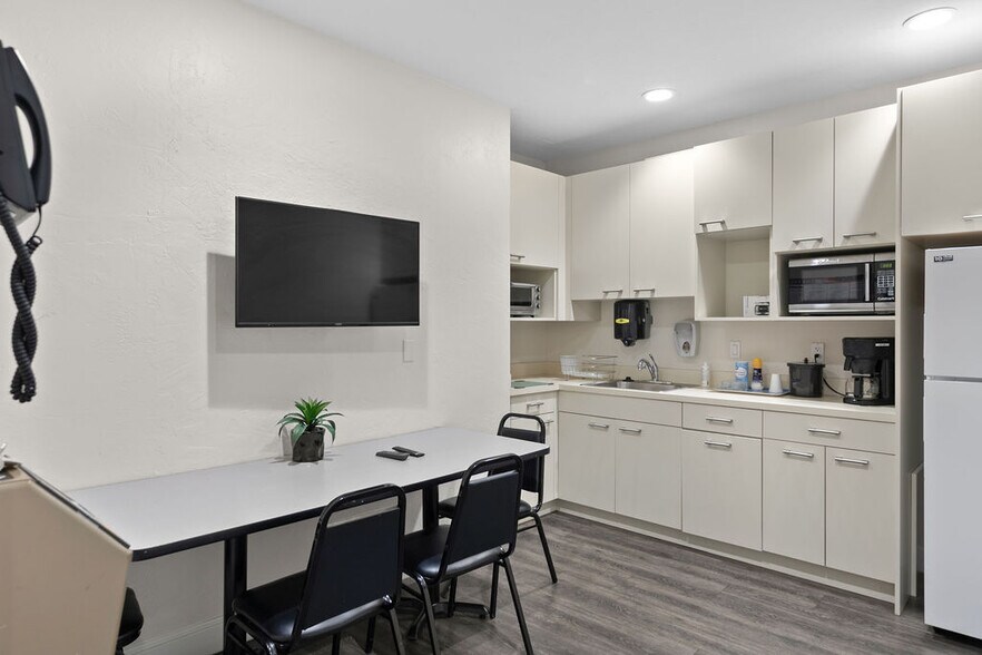 More Photos Of 2245 N University Dr, Pembroke Pines Medical For Lease