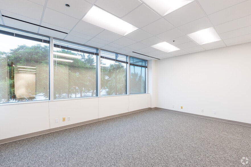 More Photos Of 2400 E Commercial Blvd, Fort Lauderdale Office For Lease