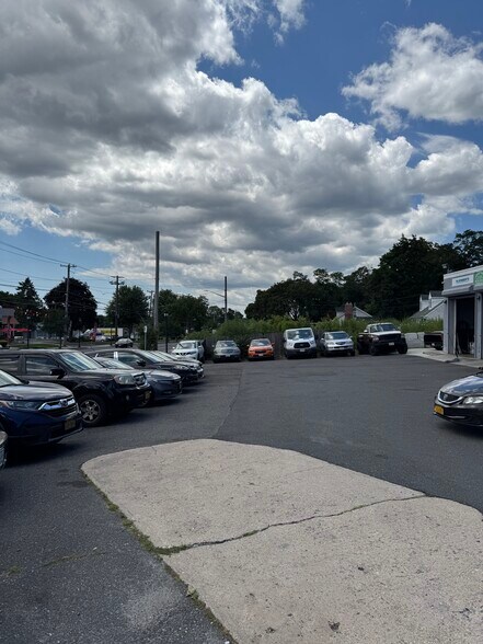 More Photos Of 267 Portion Rd, Ronkonkoma Auto Repair For Sale