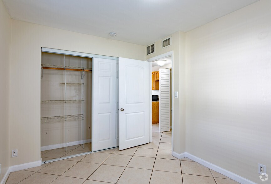More Photos Of 900-902 SE 1st St, Pompano Beach Apartments For Sale