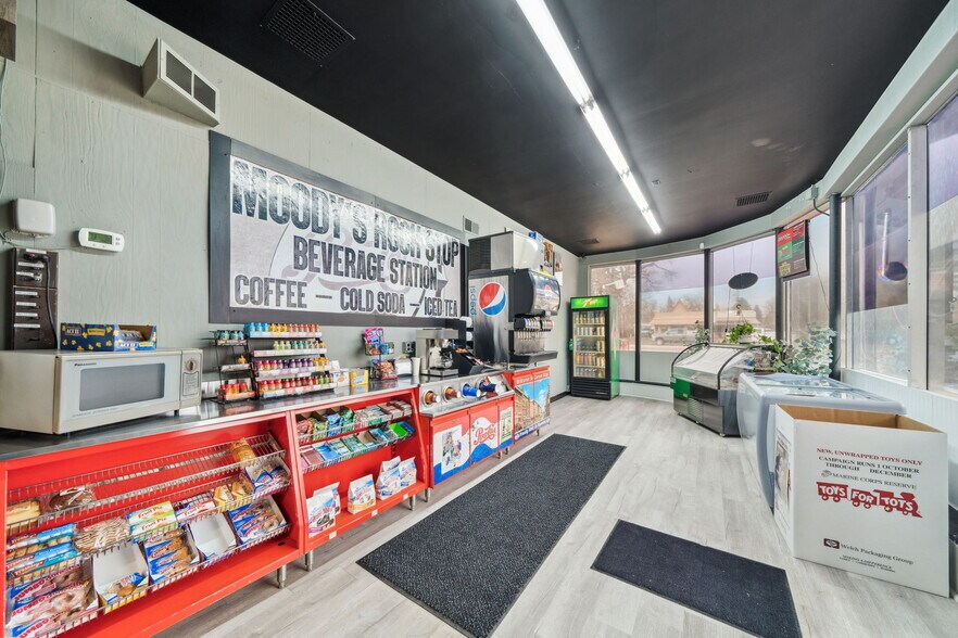 More Photos Of 901 W Pershing Blvd, Cheyenne Service Station For Sale