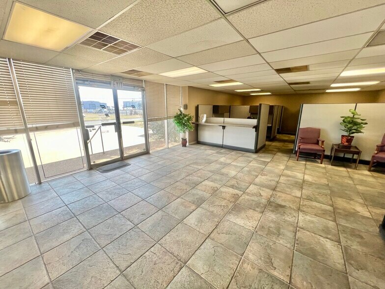 More Photos Of 201 N Ann Arbor Ave, Oklahoma City Showroom For Lease