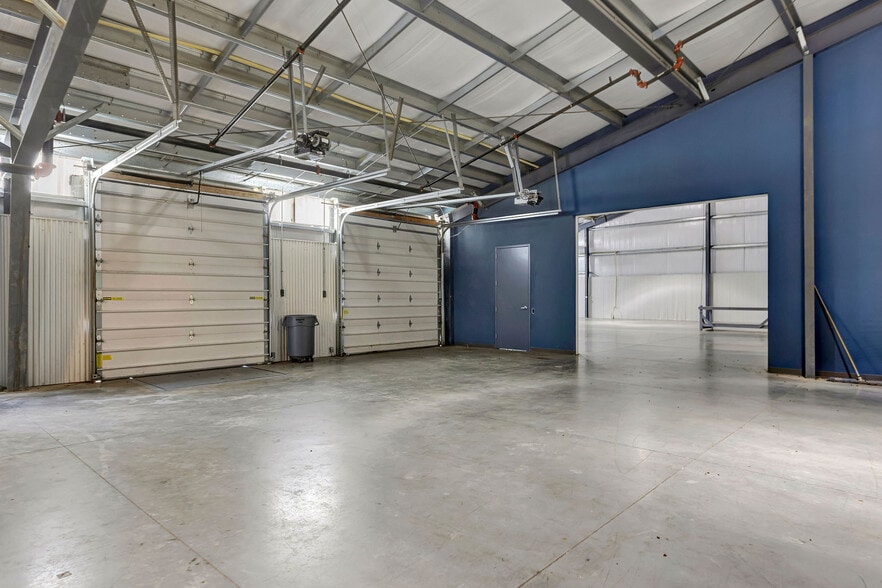 More Photos Of 4400 Port Union Rd, West Chester Light Distribution For Lease