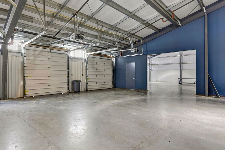 More Photos Of 4400 Port Union Rd, West Chester Light Distribution For Sale