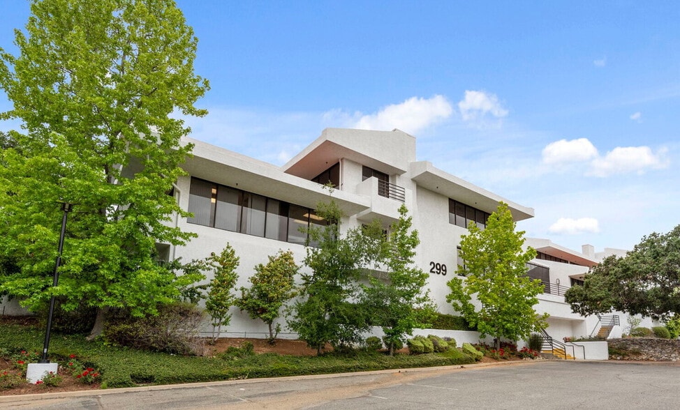 More Photos Of 299 W Hillcrest Dr, Thousand Oaks Loft Creative Space For Lease