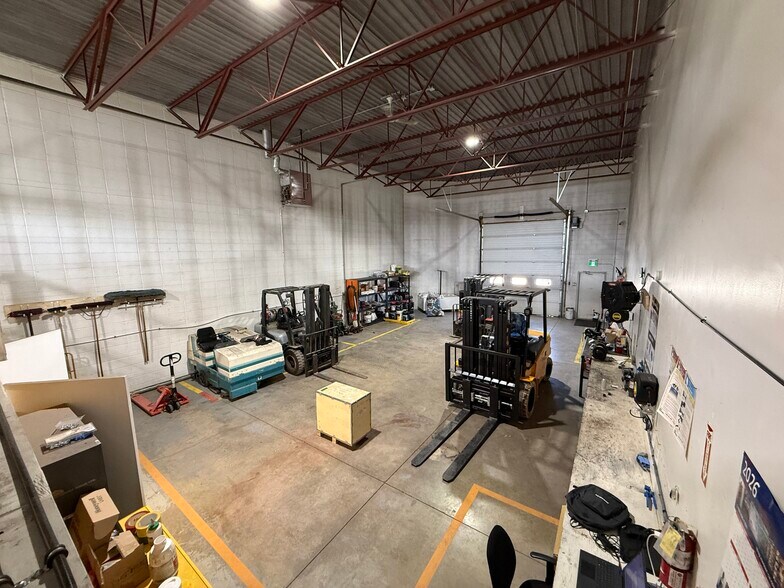 More Photos Of 2843 2 Av N, Lethbridge Flex For Lease
