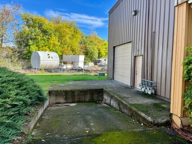 More Photos Of 2160-2166 Davcor St SE, Salem Office For Sale