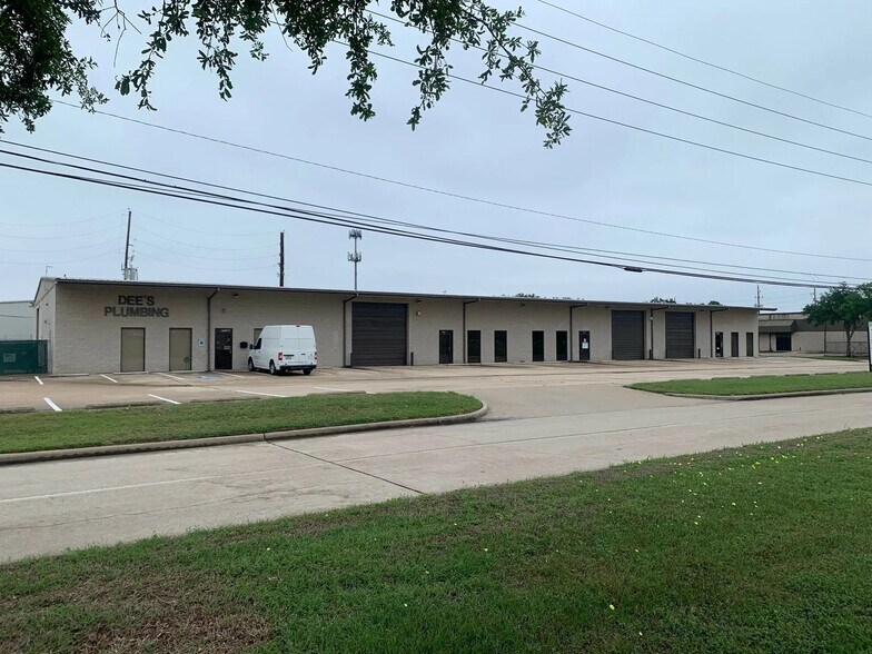 More Photos Of 10302-10308 Cash Rd, Stafford Warehouse For Lease
