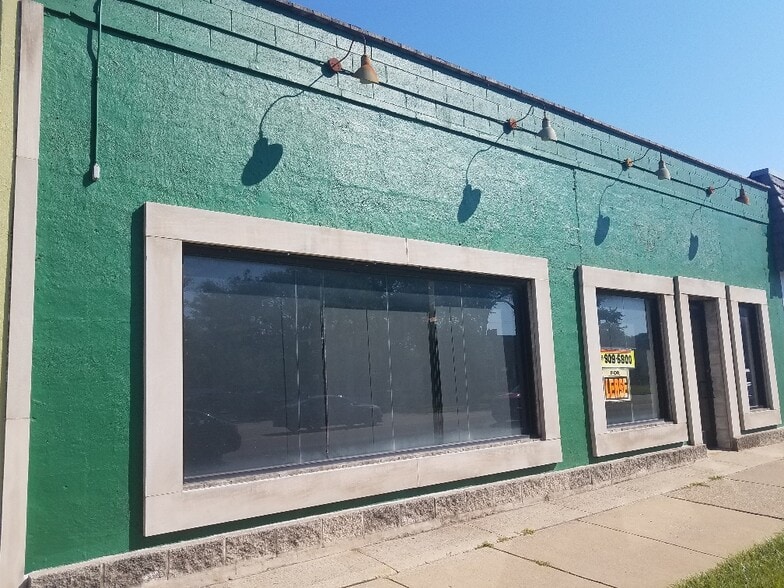 More Photos Of 2512 W 14 Mile Rd, Royal Oak Storefront For Lease
