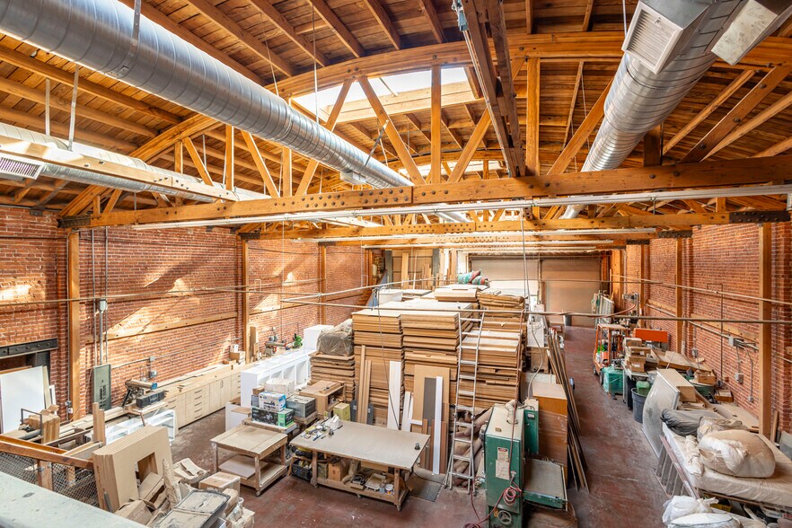 More Photos Of 4621 W Washington Blvd, Los Angeles Warehouse For Lease