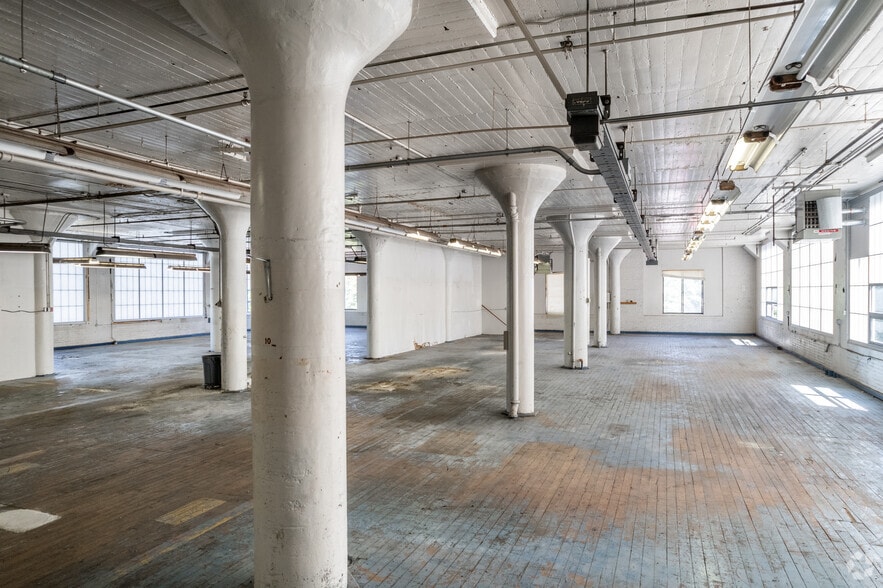 More Photos Of 290 Pratt St, Meriden Light Manufacturing For Lease