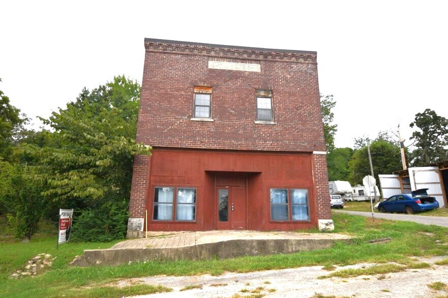 More Photos Of 114 Main St, Watts Apartments For Sale