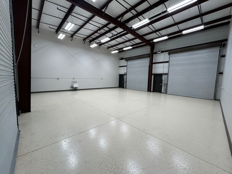 More Photos Of 2700 N Lake Valley Rd, Prescott Valley Light Manufacturing For Lease