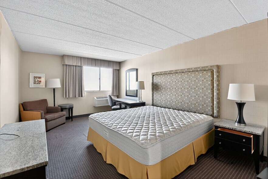 More Photos Of 1550 E Dundee Rd, Palatine Hotel For Sale