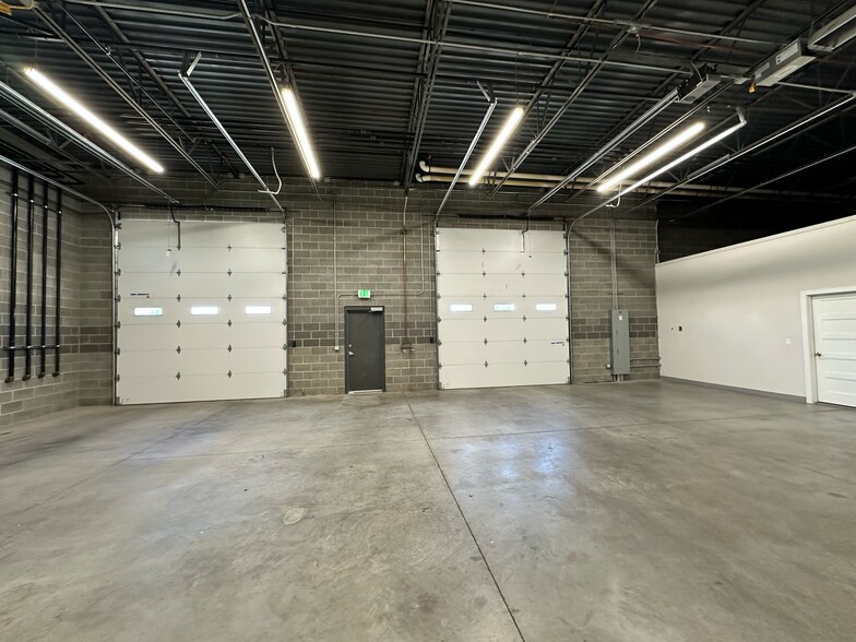 More Photos Of 340 N Kays Dr, Kaysville Flex For Lease