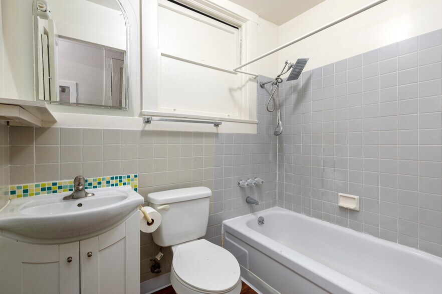 More Photos Of 1684 Washington St, San Francisco Apartments For Sale