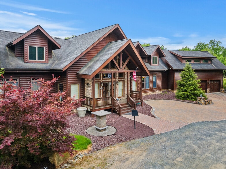 More Photos Of 11501 Popes Head Rd, Fairfax Garden Center For Sale