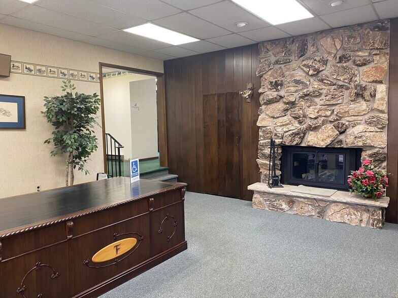 More Photos Of 19323 E Route 20, Marengo Medical For Lease