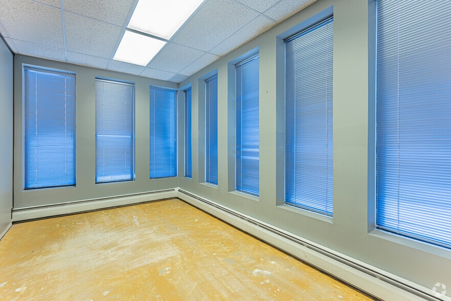 More Photos Of , Edmonton Unknown For Sale