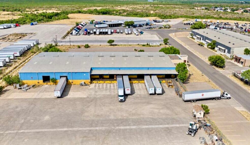 More Photos Of 705 Enterprise St, Laredo Distribution For Sale