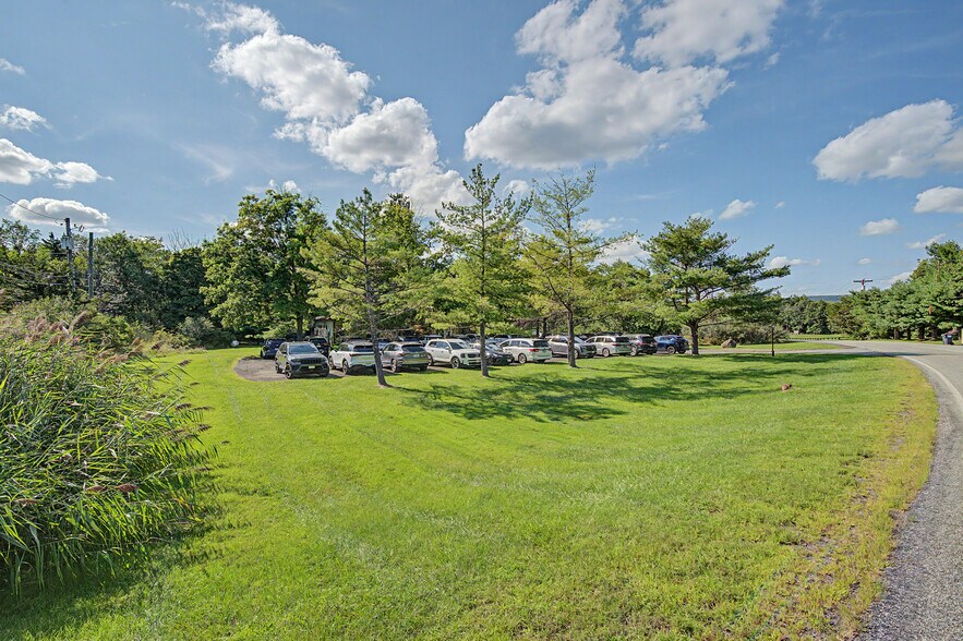 More Photos Of 11 Abrams Rd, Central Valley Office For Sale