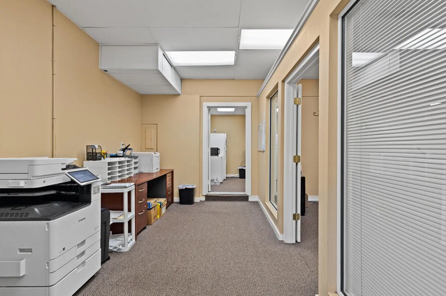 More Photos Of 907 E End Blvd N, Marshall Industrial For Sale