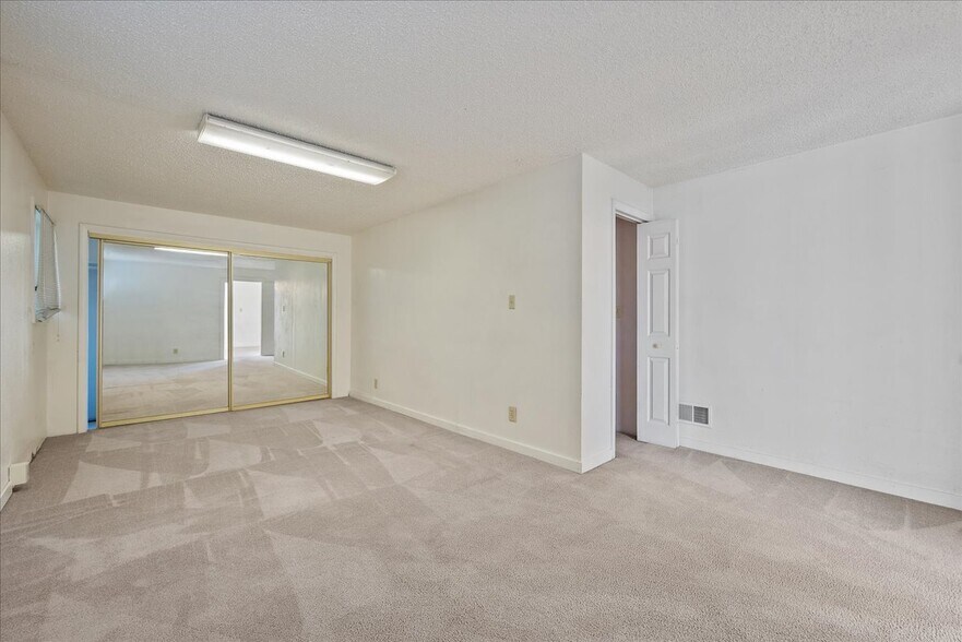 More Photos Of 1501 Carbon Ave, Cheyenne Office For Lease