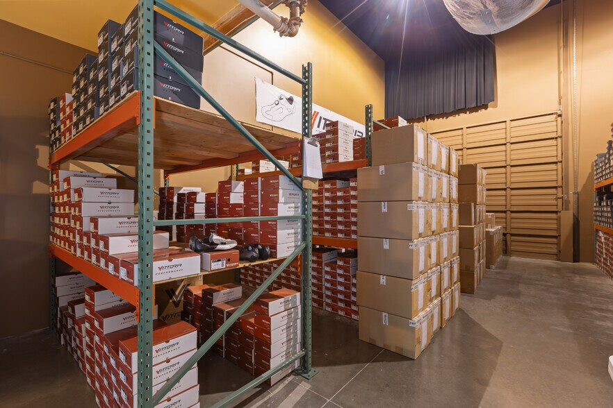 More Photos Of 28522-28528 Constellation Rd, Valencia Warehouse For Lease