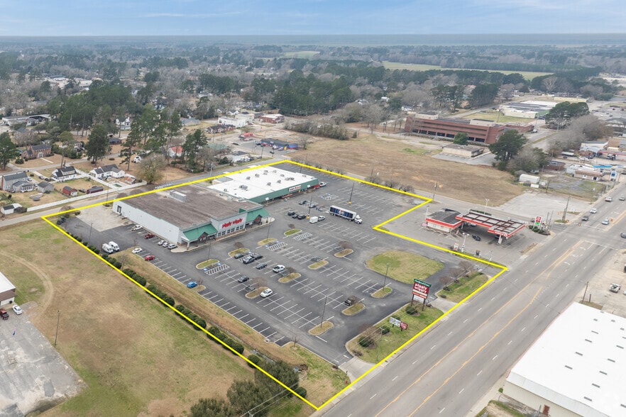 More Photos Of 208 E Mcintyre St, Mullins Supermarket For Sale