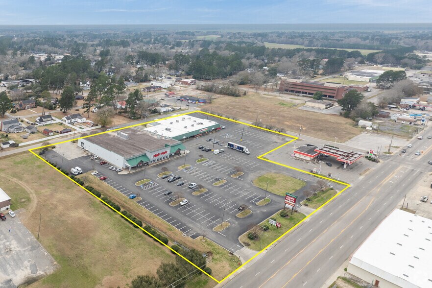 More Photos Of 208 E Mcintyre St, Mullins Supermarket For Sale