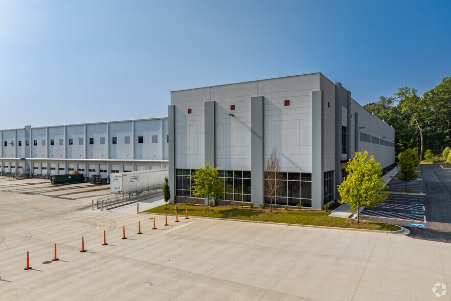 More Photos Of 545 Lake Careco Rd, Austell Distribution For Lease