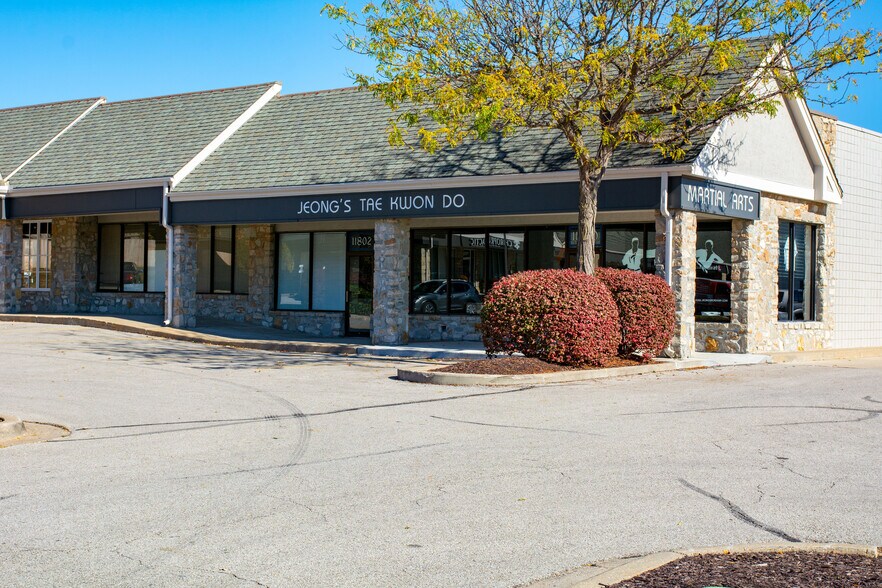 More Photos Of 11800-11922 W 119th St, Overland Park Unknown For Lease