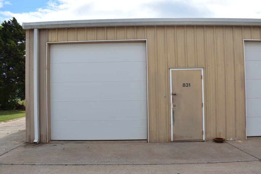 More Photos Of 831-841 Industrial Dr, Yukon Light Manufacturing For Sale