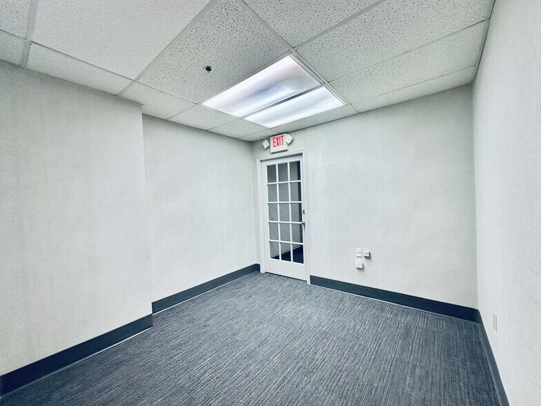 More Photos Of 1110 Brickell Ave, Miami Office For Sale
