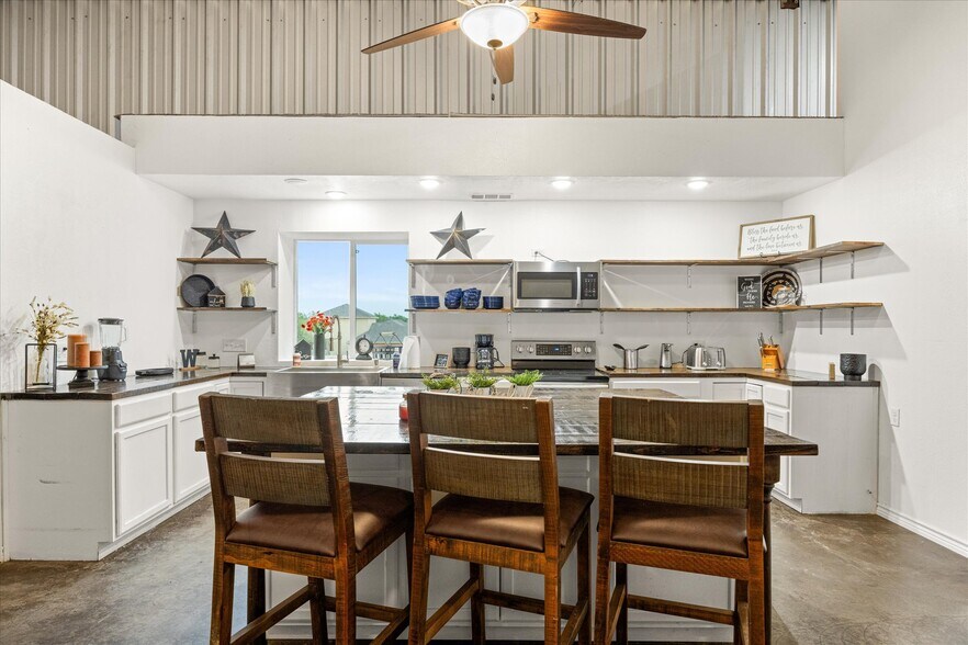 More Photos Of 1817 S Morgan St, Granbury Auto Dealership For Sale