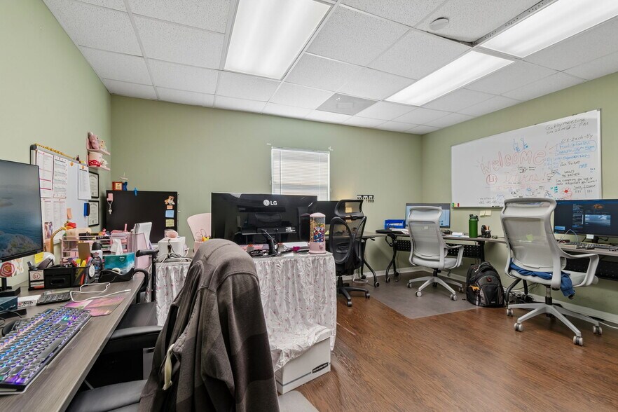 More Photos Of 1760-1770 Calumet St, Clearwater Warehouse For Lease