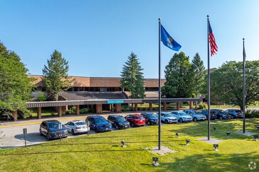 More Photos Of 700 Pilgrim Way, Green Bay Loft Creative Space For Lease