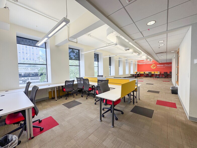 More Photos Of 6 E Bay St, Jacksonville Loft Creative Space For Lease