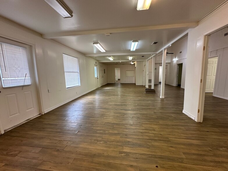 More Photos Of 6628 Crestway Dr, San Antonio Flex For Sale