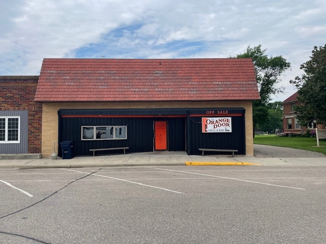 Primary Photo Of 301 Main St N, Minnesota Lake Restaurant For Sale