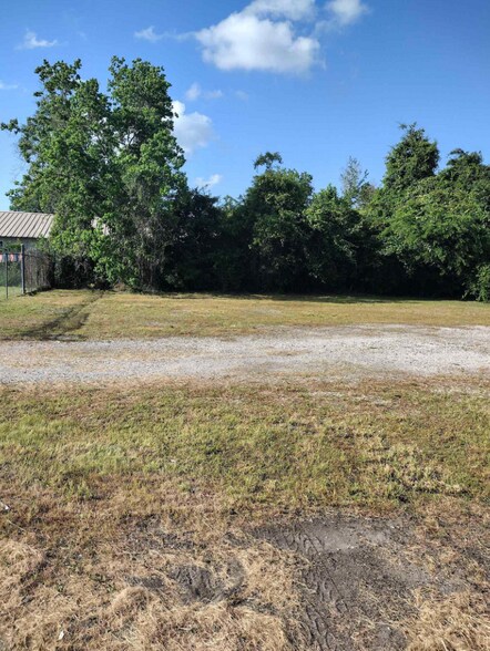 More Photos Of 3746 N 16th St, Orange Industrial For Sale