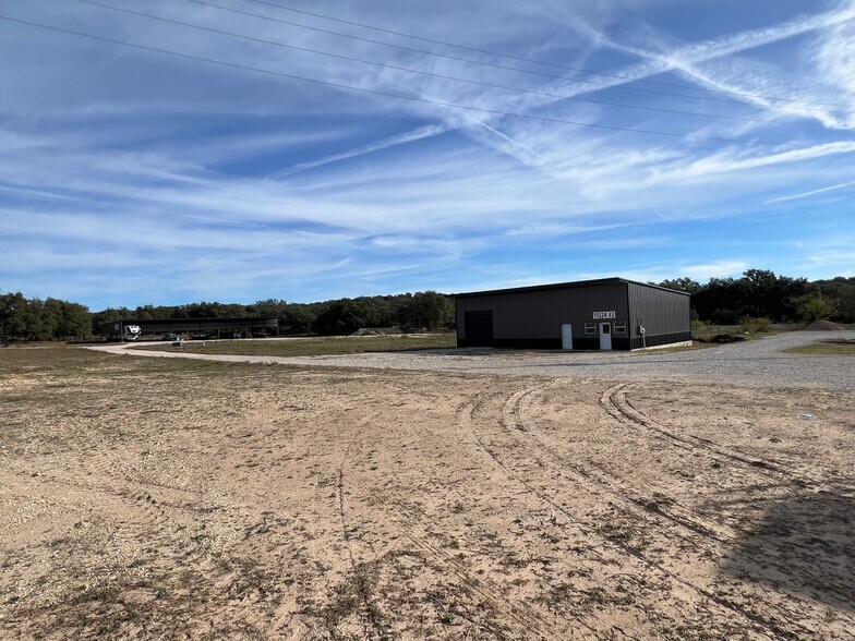 More Photos Of 11324 US Highway 281 N, Round Mountain Warehouse For Lease