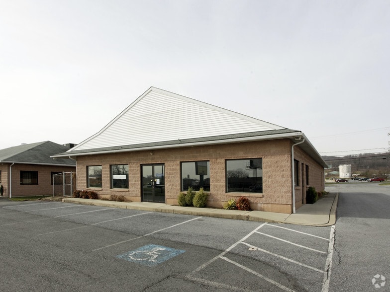 Primary Photo Of 408 E Penn Ave, Robesonia Freestanding For Lease