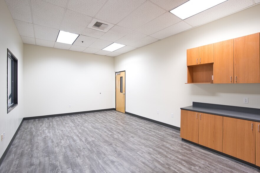 More Photos Of 7817 S 210th St, Kent Unknown For Lease